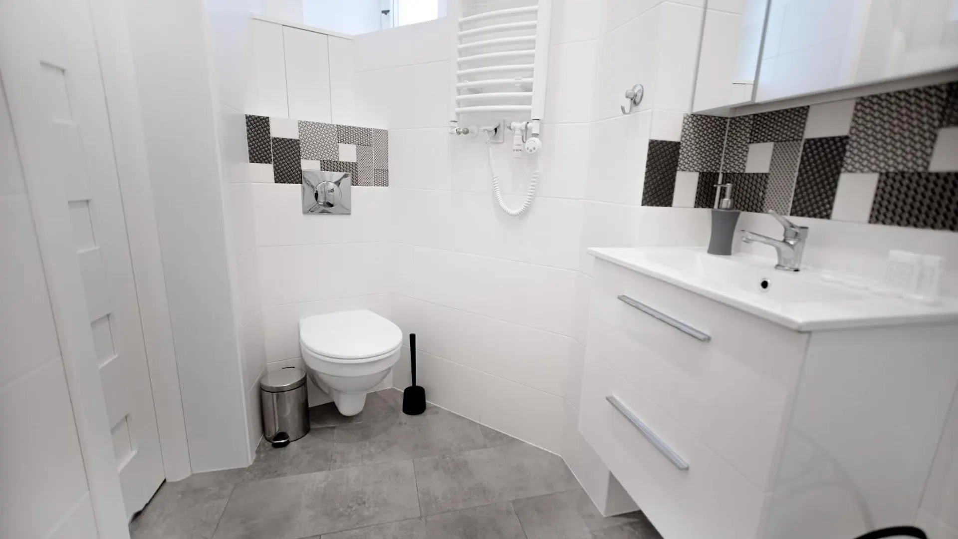 Apartment Lovely Hoza Str Studio Super Central Location Warsaw