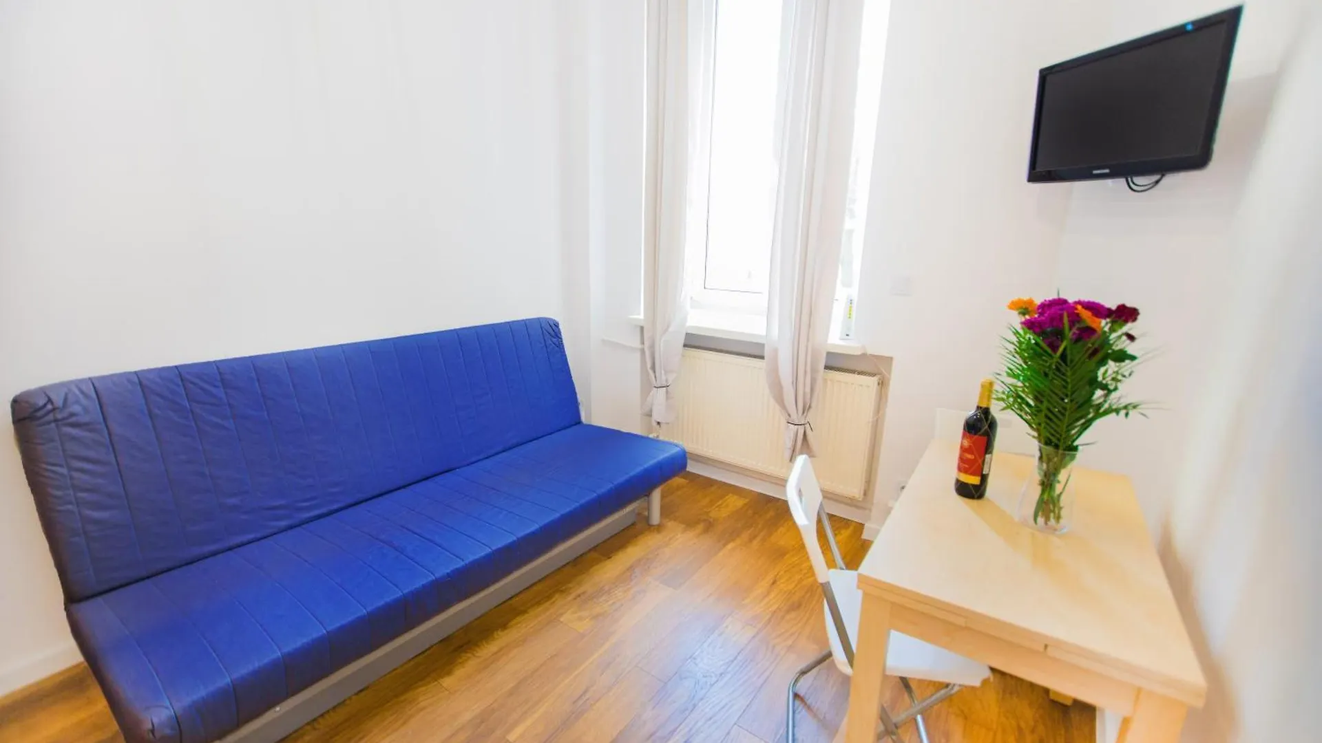 Lovely Hoza Str Studio Super Central Location Warsaw Poland