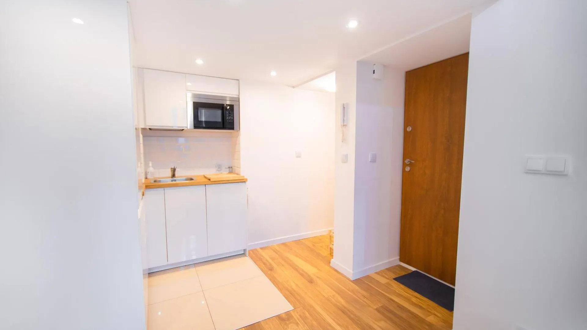 Apartment Lovely Hoza Str Studio Super Central Location Warsaw